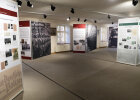 Die Ausstellung im Kirchenflügel zeigt die Geschichte der Polizeischule seit der Gründung in der Weimarer Republik bis zur Nachkriegszeit.