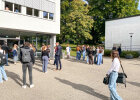 Beim Einzug auf dem Campus in Starnberg geht es erstmal zur Schlüsselausgabe für die Zimmer. 