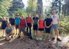 Gruppenbild in der Natur bei der Wanderung des Fördervereins am Fachbereich AIV von Weißenstadt zum Kornberg, Felsenformation „Die 3 Brüder“ und zum Weißenstädter See.